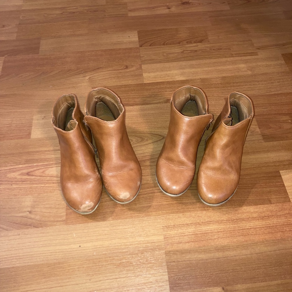 **TWIN GIRLS** matching brown boots set. Sz 11/12